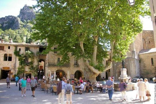 La Maison De La Traverse Saint-Guilhem-le-Desert Exteriör bild