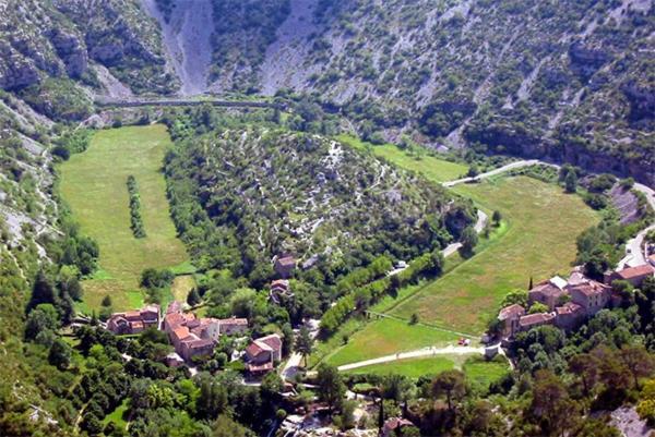 La Maison De La Traverse Saint-Guilhem-le-Desert Exteriör bild