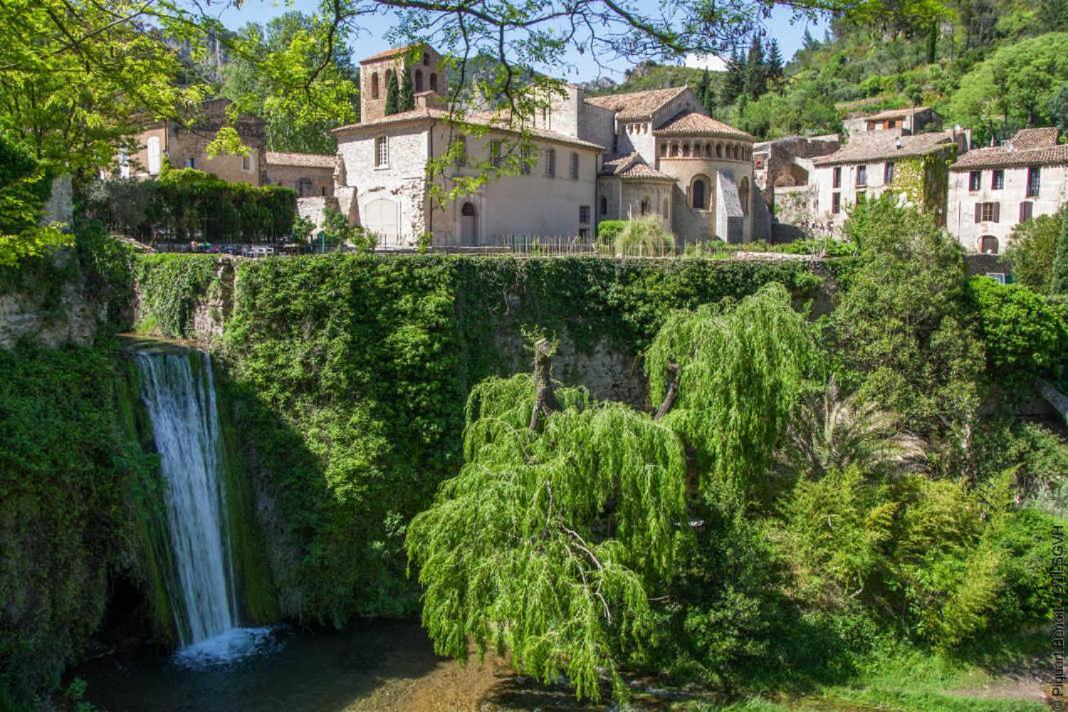 La Maison De La Traverse Saint-Guilhem-le-Desert Exteriör bild